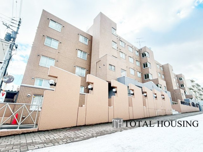 【外観】 | リーベスト月寒西 | 流行に左右されず、将来にわたって価値が継続する「上質」な佇まい。おしゃれな雰囲気や自然の潤い、親しみやすさといった暮らしを豊かにしてくれる住空間です。