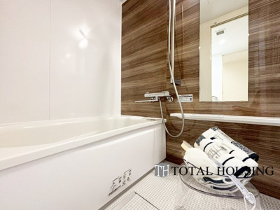 【浴室】 | リーベスト月寒西 | アクセントパネルで落ち着きのある雰囲気を演出したバスルーム♪毎日の疲れを癒やすバスタイムをお楽しみ下さい！