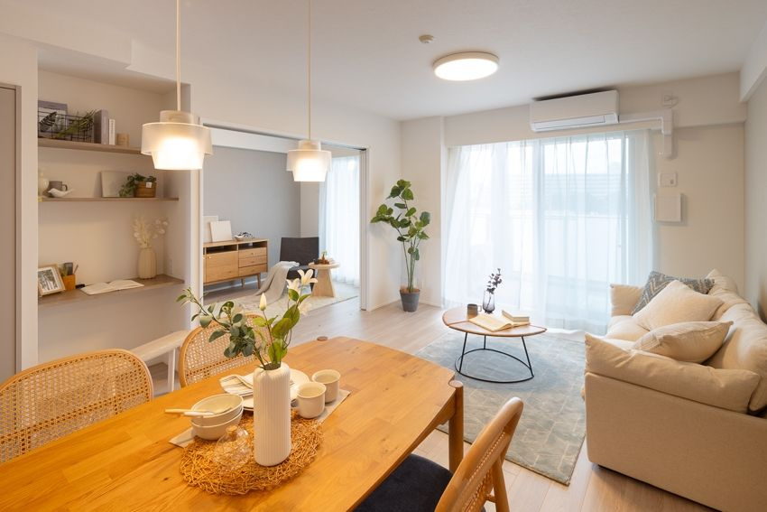 レーベン新川崎デュアリズムの居間・リビング