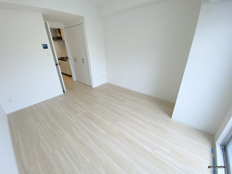 ウインズコート桜塚　仲介手数料無料の居間・リビング