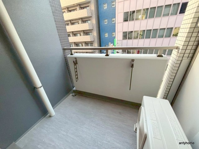 レジデンス本町靭公園　仲介手数料無料のバルコニー