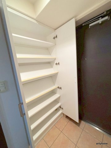 レジデンス本町靭公園　仲介手数料無料の収納