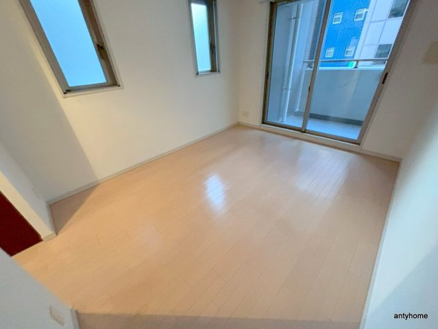 レジデンス本町靭公園　仲介手数料無料の居間・リビング