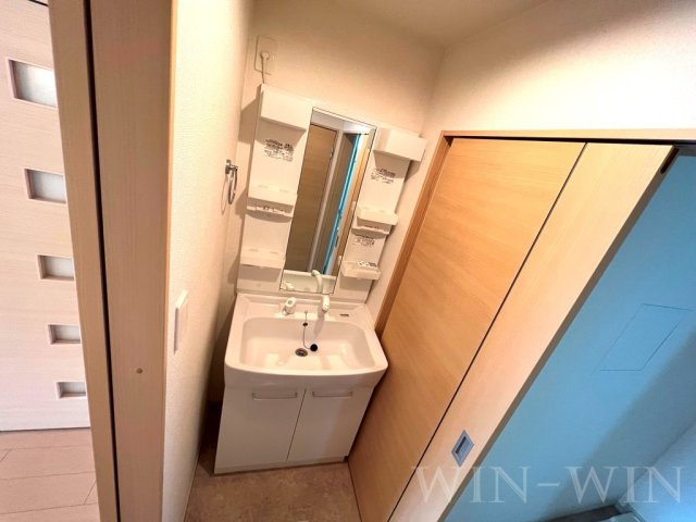ユトリロ緑ヶ丘 2 Bの独立洗面台|イメージ（同建物内・同間取りの写真）