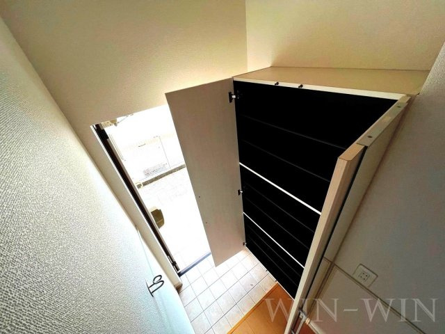 ユトリロ緑ヶ丘 2 Bの玄関|イメージ（同建物内・同間取りの写真）