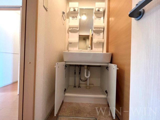ユトリロ緑ヶ丘 2 Bの独立洗面台|イメージ（同建物内・同間取りの写真）