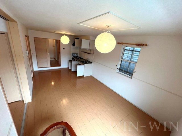 ユトリロ緑ヶ丘 2 Bの居間・リビング|イメージ（同建物内・同間取りの写真）