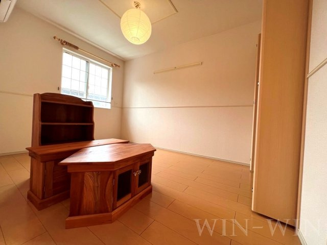 ユトリロ緑ヶ丘 2 Bの寝室|イメージ（同建物内・同間取りの写真）