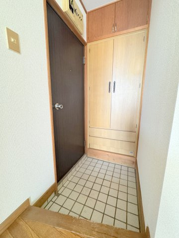 ユー18ビルの玄関