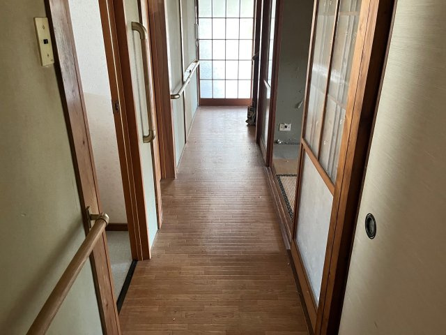 里庄町里見売家の内装|１F廊下