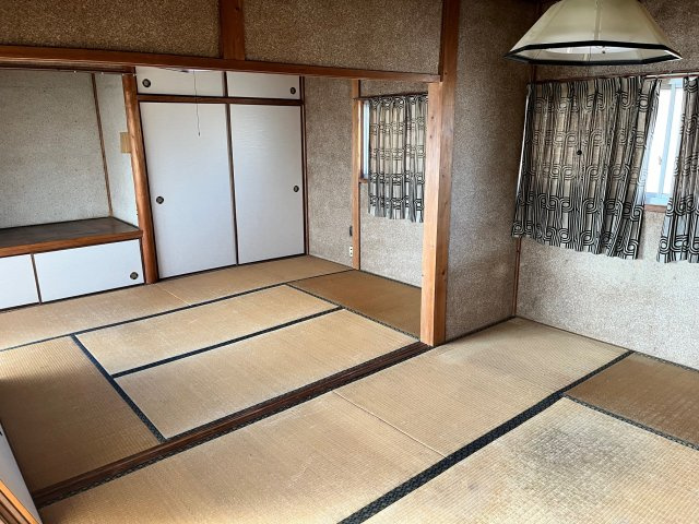 里庄町里見売家の和室|２F