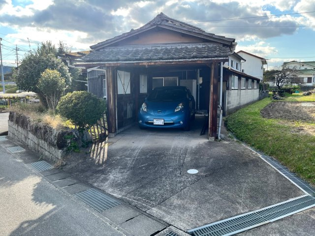 里庄町里見売家の駐車場