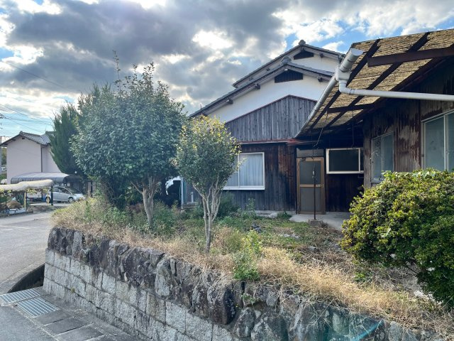 里庄町里見売家の庭