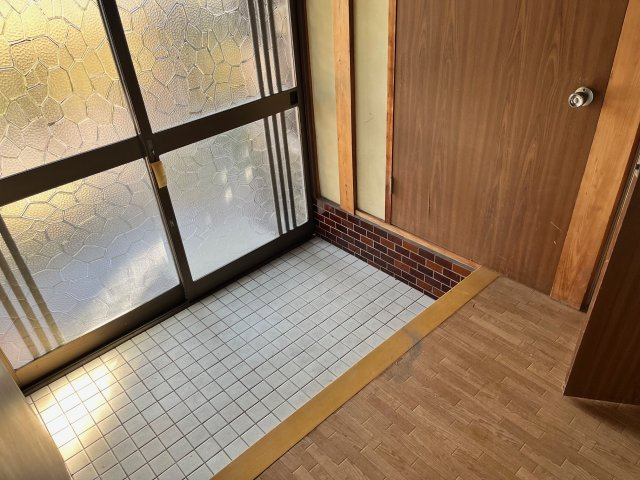 里庄町里見売家の玄関