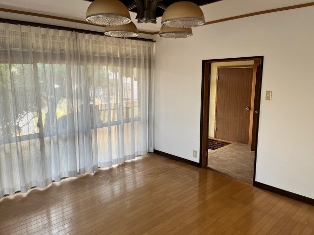 里庄町里見売家の内装|１F洋室