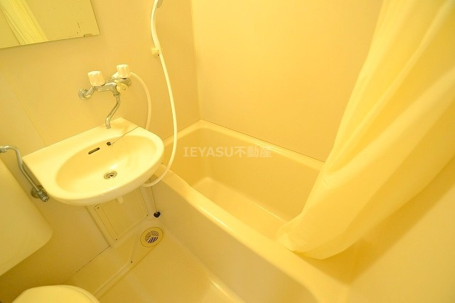 AXAリバーサイド新庄の浴室