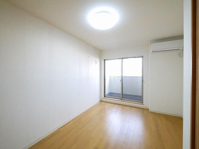 クレアール小泉東Ⅰの洋室