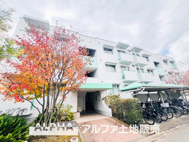 エステート永山の外観|【Blue sky】
◆青空に包まれて◆ベランダから望む紺碧の空。外を眺め時を忘れるなんて、ひさしかたぶりだろうか。こんなにも広く美しい情景が我が家にも広がっているなんて。こんな時間を大切にしたい。