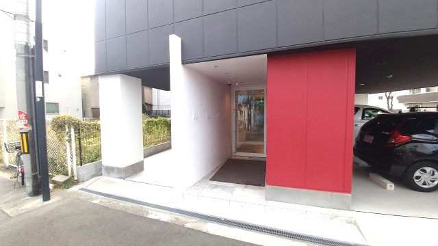 毎日通るエントランスはこのようになっています