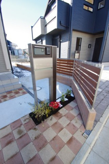 【外観パース】 | 本パースは、イメージ図につき、風景、建物、植栽などについては施工後の現物との差異が生じます
つきまして本パースによって生じたいかなる損害については一切責任を負いません