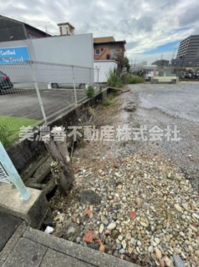 ６６２２７　岐阜市月丘町４丁目土地のその他|水路