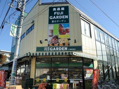富士ガーデン生麦店まで653m
