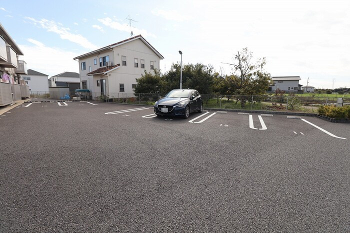 グランドゥールレジデンスの駐車場|駐車場