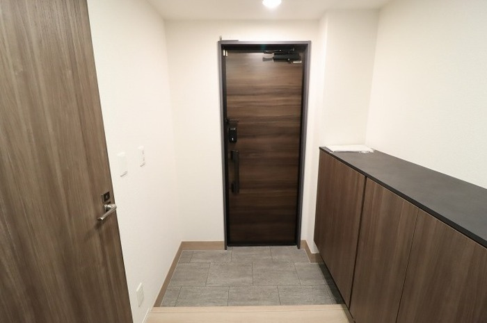 武蔵野市関前５丁目のアパートの玄関