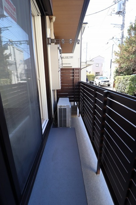 武蔵野市関前５丁目のアパートのバルコニー