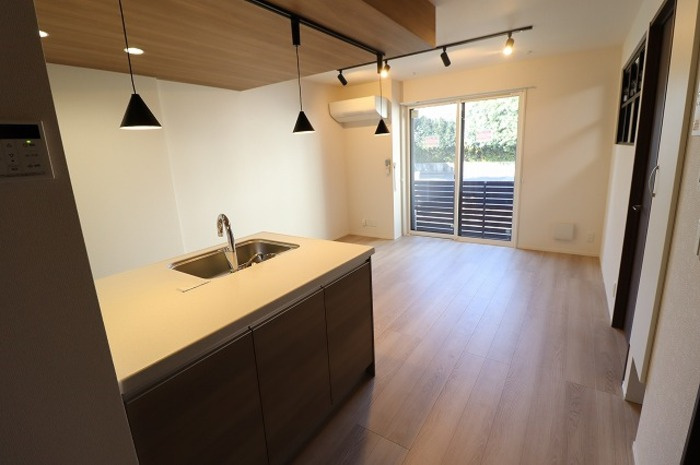 武蔵野市関前５丁目のアパートの居間・リビング