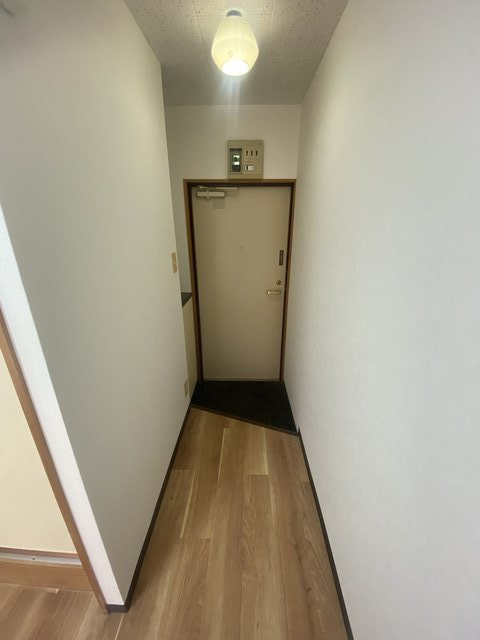 メゾンエイトの玄関