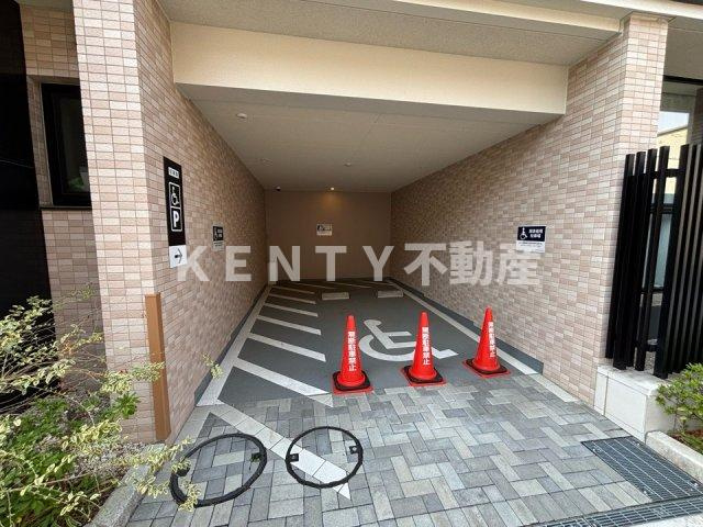 【駐車場】 | ザ・ケンジントン・レジデンス上池台 | 駐車場に車を止められます