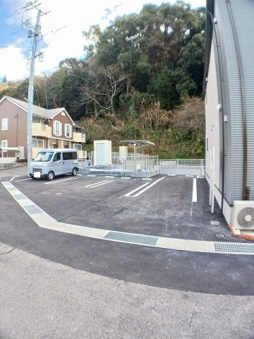 オンブラージュ　フォレスタの駐車場