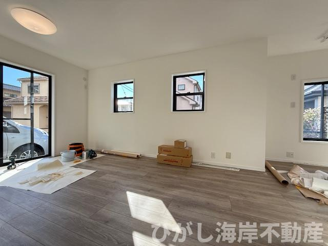 茅ヶ崎市柳島海岸　中古戸建の居間・リビング|12月5日撮影　16.5帖　LDK