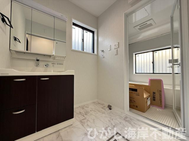 茅ヶ崎市柳島海岸　中古戸建の脱衣所|12月5日撮影　脱衣スペース