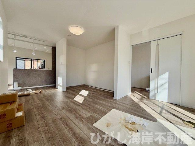 茅ヶ崎市柳島海岸　中古戸建の居間・リビング|12月5日撮影　16.5帖　LDK