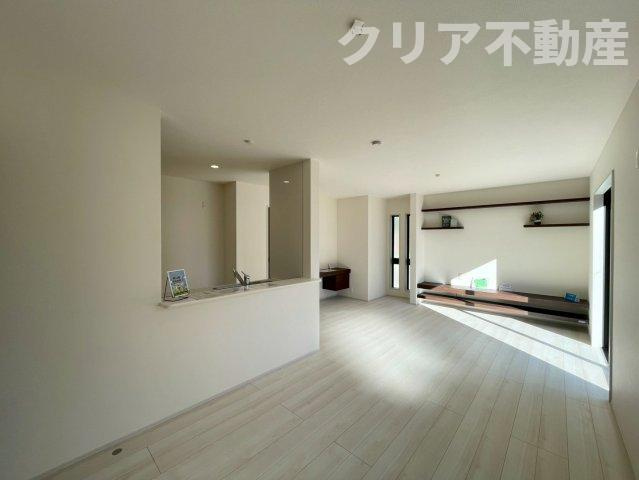 【居間・リビング】 | 前橋市関根町　新築2号棟　ランドリースペース付き！