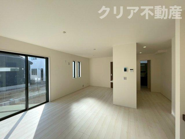 【居間・リビング】 | 前橋市関根町　新築2号棟　ランドリースペース付き！