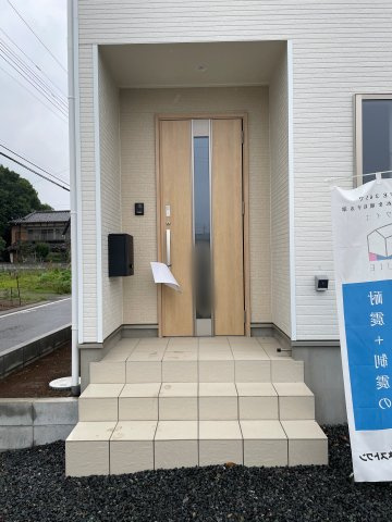 新築戸建・新築建売　大泉町寄木戸第17　西小・西中の玄関