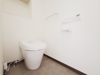 【トイレ】 | ダイアパレス千葉県庁前　 | ウォシュレット付きでタンクレスの見た目スッキリな節水タイプのエコトイレ♪
