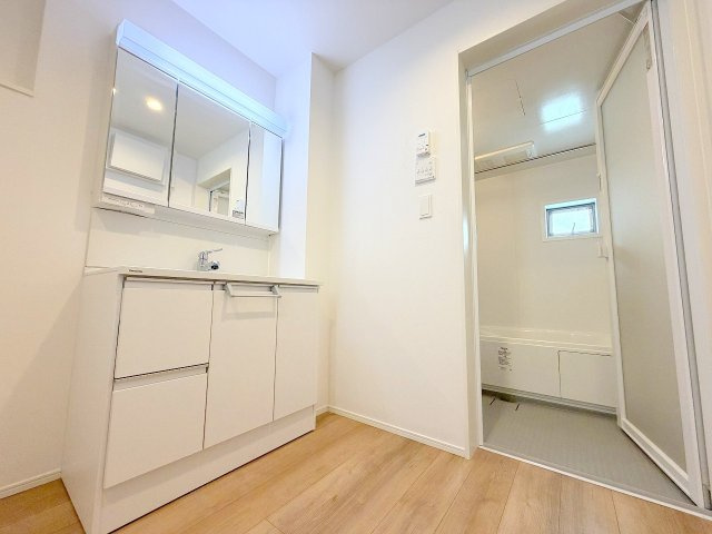 昭島市田中町1丁目　中古戸建の独立洗面台