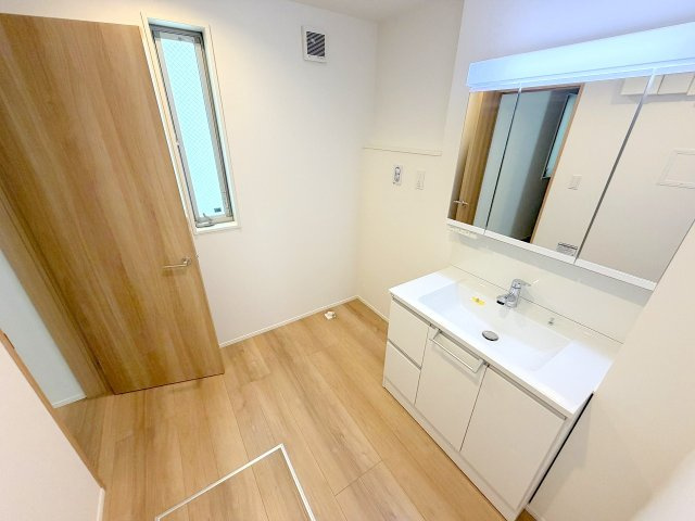 昭島市田中町1丁目　中古戸建の独立洗面台