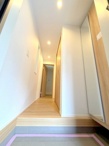 昭島市田中町1丁目　中古戸建の玄関