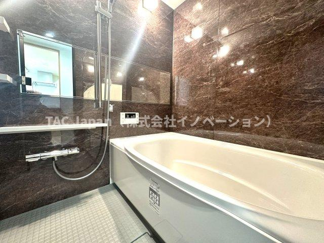 ライオンズマンション十条台の浴室|家族みんなの疲れをやさしく包み込む、広々とした癒しのバスルーム。ゆったりとくつろげる空間で、日々のストレスもすっと解きほぐされる、心身ともにリラックスできるひとときをお届けします。