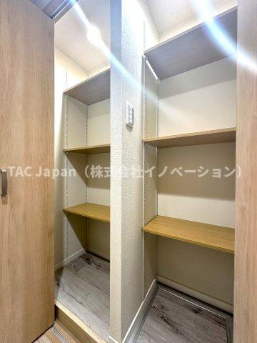 ライオンズマンション十条台の収納|生活感をさりげなく隠す収納スペースが、インテリアを美しく整え、空間に広がりとゆとりをもたらします。細部までこだわった設計が、上質で心地よい暮らしを実現します。イノベーション