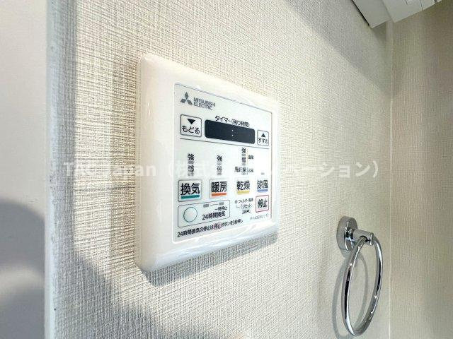 ライオンズマンション十条台の冷暖房・空調設備|雨の日や花粉の季節も、浴室が頼れる乾燥スペースに早変わり。さらに暖房機能付きで、冬場のヒートショック対策にも配慮。清潔さと快適さを両立する、うれしい設備です。