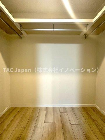 ライオンズマンション十条台の収納|収納力抜群のクローゼットが、お部屋をいつもすっきりと整えてくれます。見た目も美しく、生活感を上手に隠しながら、快適で居心地の良い空間を実現。日々の暮らしをもっと豊かに彩ります。