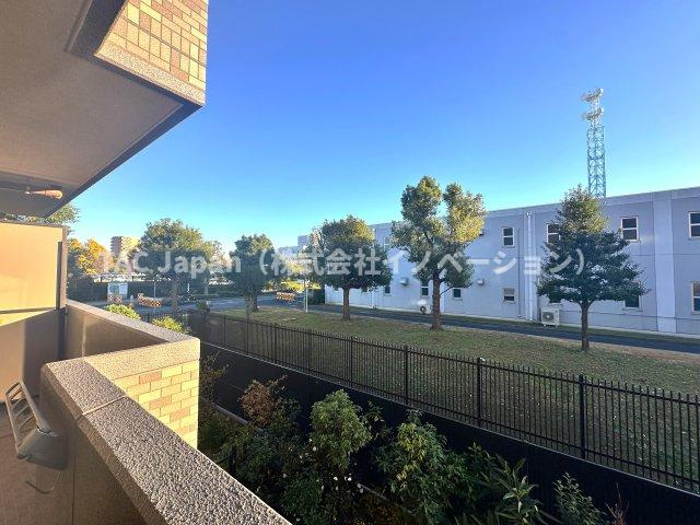 ライオンズマンション十条台の展望|窓越しに広がる風景が、暮らしのリズムに優しく寄り添います。空の移ろい、そよぐ風、遠くの街灯りが日常に静かな豊かさと安らぎをもたらしてくれます。