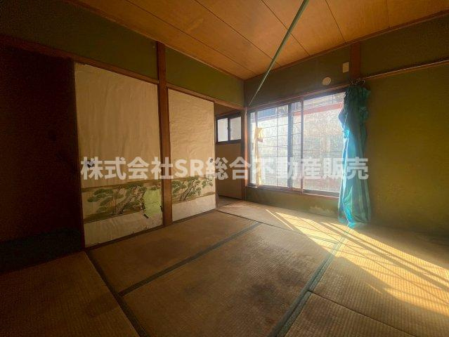 森河内東1丁目中古戸建の寝室|バルコニーからの陽が心地よいお部屋は寝室にいかがでしょうか。