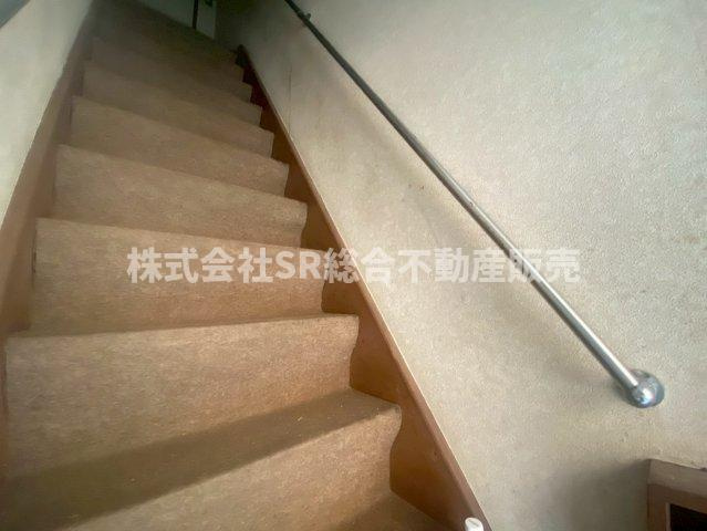 森河内東1丁目中古戸建の内装|階段には手摺があるので安心ですね